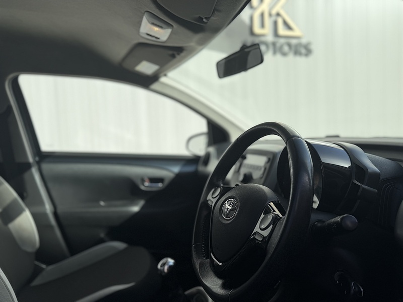 Toyota AYGO 1.0 VVT-i x-play Hatchback 5dr Petrol Manual Euro 6 (68 ps) - U389