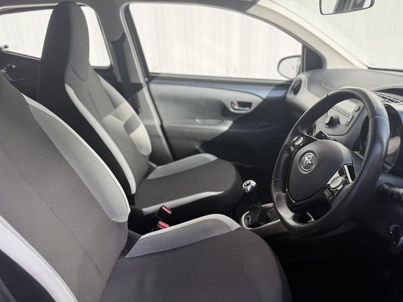 Toyota AYGO 1.0 VVT-i x-play Hatchback 5dr Petrol Manual Euro 6 (68 ps) - U389
