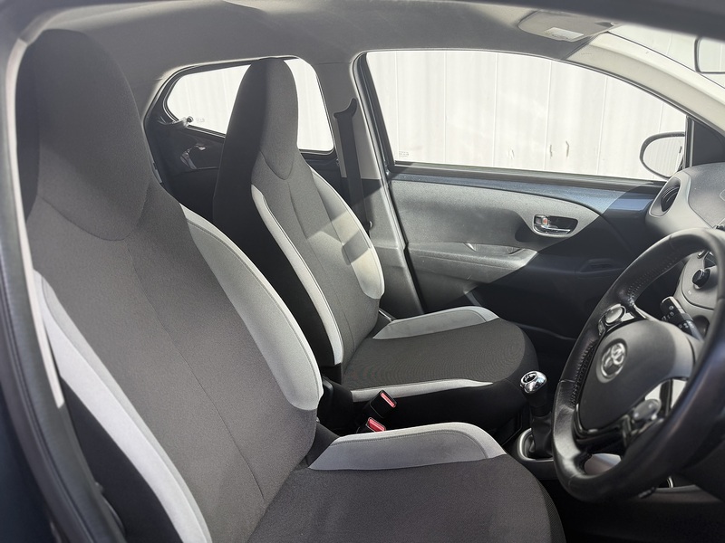 Toyota AYGO 1.0 VVT-i x-play Hatchback 5dr Petrol Manual Euro 6 (68 ps) - U389