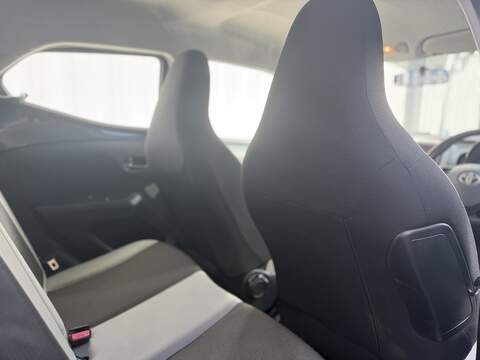 Toyota AYGO 1.0 VVT-i x-play Hatchback 5dr Petrol Manual Euro 6 (68 ps) - U389