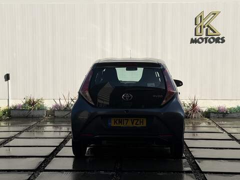 Toyota AYGO 1.0 VVT-i x-play Hatchback 5dr Petrol Manual Euro 6 (68 ps) - U389