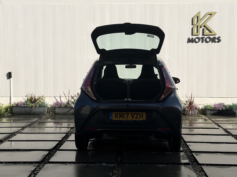 Toyota AYGO 1.0 VVT-i x-play Hatchback 5dr Petrol Manual Euro 6 (68 ps) - U389