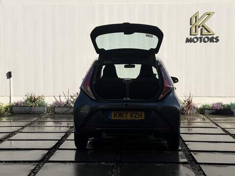 Toyota AYGO 1.0 VVT-i x-play Hatchback 5dr Petrol Manual Euro 6 (68 ps) - U389