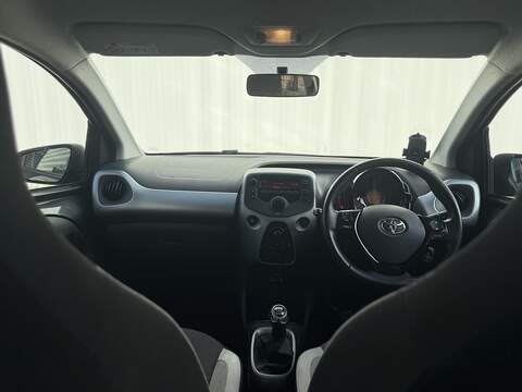 Toyota AYGO 1.0 VVT-i x-play Hatchback 5dr Petrol Manual Euro 6 (68 ps) - U389