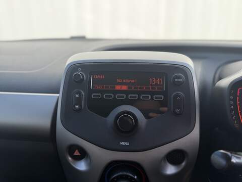 Toyota AYGO 1.0 VVT-i x-play Hatchback 5dr Petrol Manual Euro 6 (68 ps) - U389