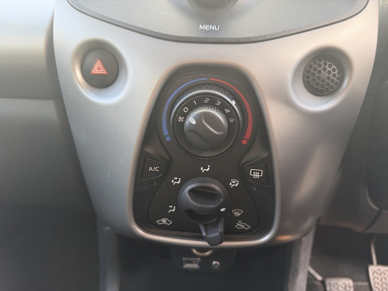 Toyota AYGO 1.0 VVT-i x-play Hatchback 5dr Petrol Manual Euro 6 (68 ps) - U389