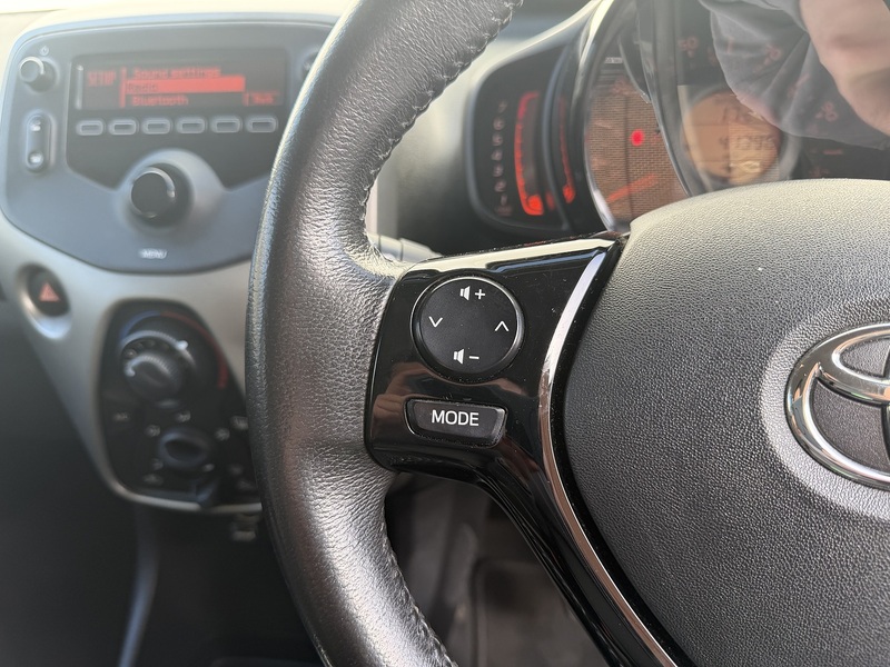 Toyota AYGO 1.0 VVT-i x-play Hatchback 5dr Petrol Manual Euro 6 (68 ps) - U389