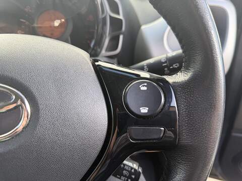 Toyota AYGO 1.0 VVT-i x-play Hatchback 5dr Petrol Manual Euro 6 (68 ps) - U389