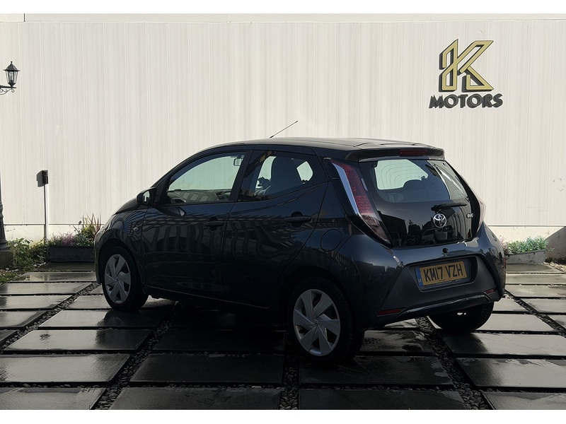 Toyota AYGO 1.0 VVT-i x-play Hatchback 5dr Petrol Manual Euro 6 (68 ps) - U389