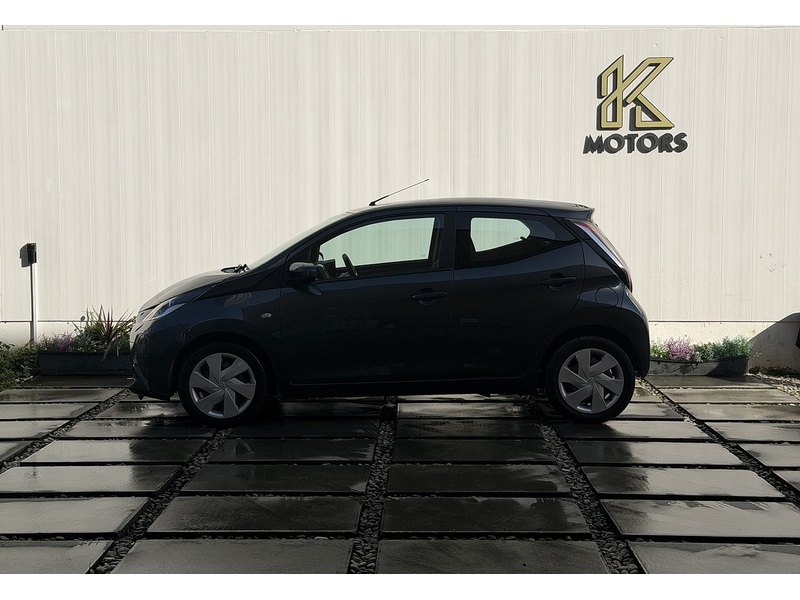 Toyota AYGO 1.0 VVT-i x-play Hatchback 5dr Petrol Manual Euro 6 (68 ps) - U389