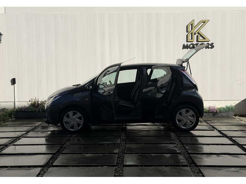Toyota AYGO 1.0 VVT-i x-play Hatchback 5dr Petrol Manual Euro 6 (68 ps) - U389