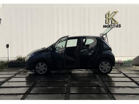 Toyota AYGO 1.0 VVT-i x-play Hatchback 5dr Petrol Manual Euro 6 (68 ps) - U389