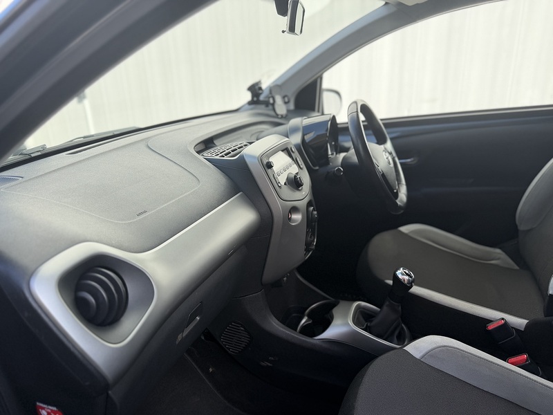 Toyota AYGO 1.0 VVT-i x-play Hatchback 5dr Petrol Manual Euro 6 (68 ps) - U389