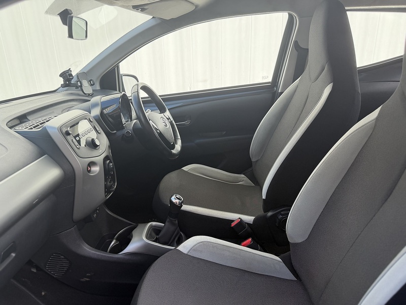 Toyota AYGO 1.0 VVT-i x-play Hatchback 5dr Petrol Manual Euro 6 (68 ps) - U389