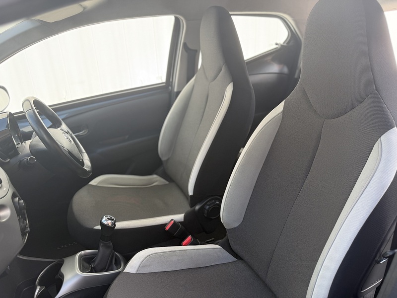 Toyota AYGO 1.0 VVT-i x-play Hatchback 5dr Petrol Manual Euro 6 (68 ps) - U389