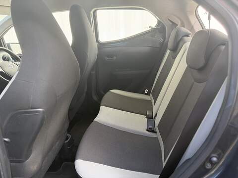 Toyota AYGO 1.0 VVT-i x-play Hatchback 5dr Petrol Manual Euro 6 (68 ps) - U389