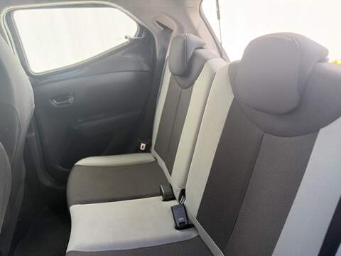 Toyota AYGO 1.0 VVT-i x-play Hatchback 5dr Petrol Manual Euro 6 (68 ps) - U389