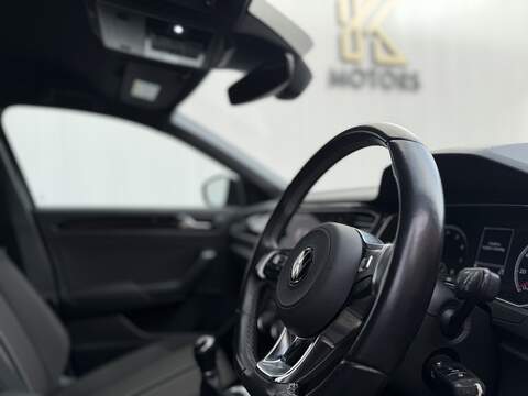 Volkswagen T-Roc 1.0 TSI Black Edition SUV 5dr Petrol Manual Euro 6 (s/s) (110 ps) - U391
