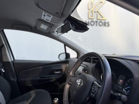 Toyota Yaris 1.5 VVT-i Design Hatchback 5dr Petrol Manual Euro 6 (111 ps) - U392