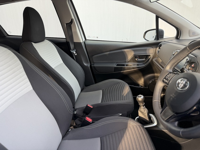 Toyota Yaris 1.5 VVT-i Design Hatchback 5dr Petrol Manual Euro 6 (111 ps) - U392