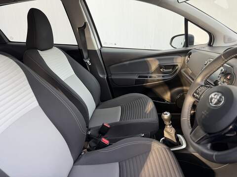 Toyota Yaris 1.5 VVT-i Design Hatchback 5dr Petrol Manual Euro 6 (111 ps) - U392