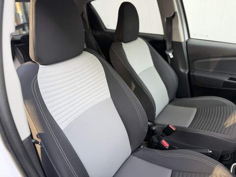 Toyota Yaris 1.5 VVT-i Design Hatchback 5dr Petrol Manual Euro 6 (111 ps) - U392