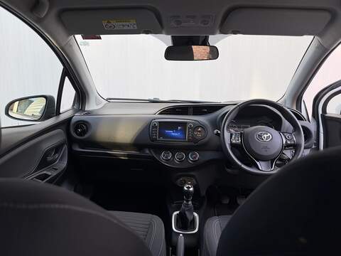 Toyota Yaris 1.5 VVT-i Design Hatchback 5dr Petrol Manual Euro 6 (111 ps) - U392
