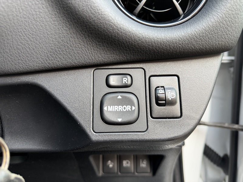 Toyota Yaris 1.5 VVT-i Design Hatchback 5dr Petrol Manual Euro 6 (111 ps) - U392