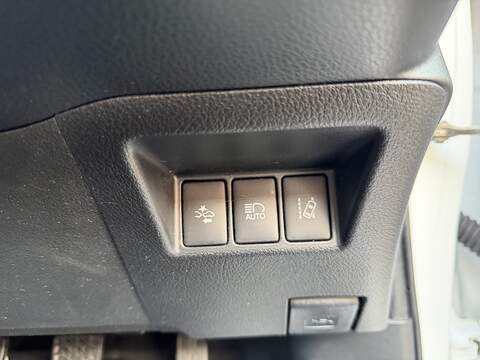 Toyota Yaris 1.5 VVT-i Design Hatchback 5dr Petrol Manual Euro 6 (111 ps) - U392