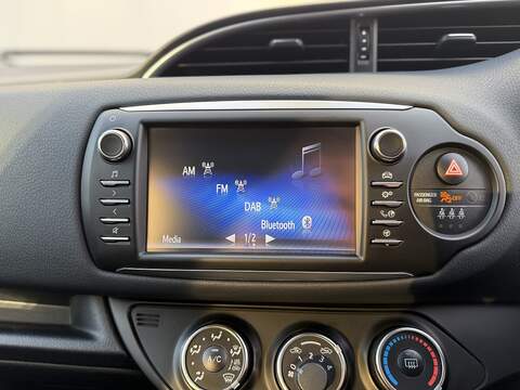 Toyota Yaris 1.5 VVT-i Design Hatchback 5dr Petrol Manual Euro 6 (111 ps) - U392
