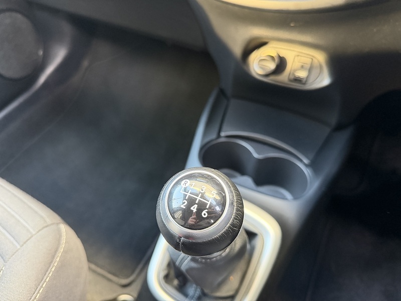 Toyota Yaris 1.5 VVT-i Design Hatchback 5dr Petrol Manual Euro 6 (111 ps) - U392