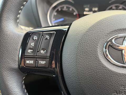 Toyota Yaris 1.5 VVT-i Design Hatchback 5dr Petrol Manual Euro 6 (111 ps) - U392