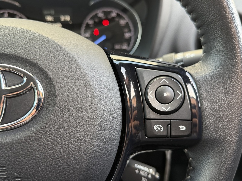 Toyota Yaris 1.5 VVT-i Design Hatchback 5dr Petrol Manual Euro 6 (111 ps) - U392