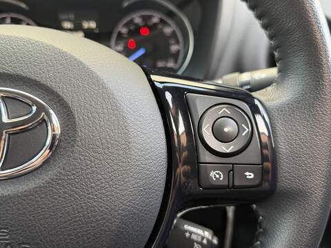 Toyota Yaris 1.5 VVT-i Design Hatchback 5dr Petrol Manual Euro 6 (111 ps) - U392