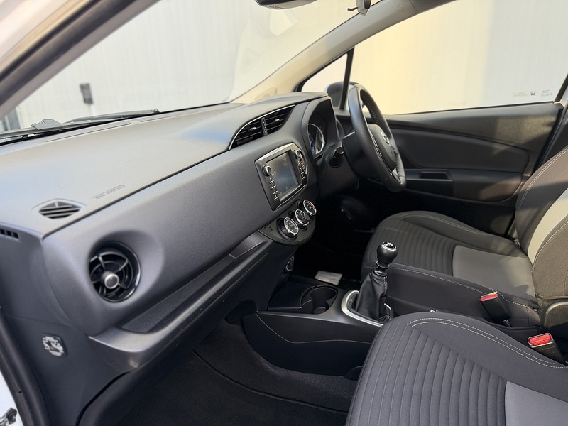 Toyota Yaris 1.5 VVT-i Design Hatchback 5dr Petrol Manual Euro 6 (111 ps) - U392