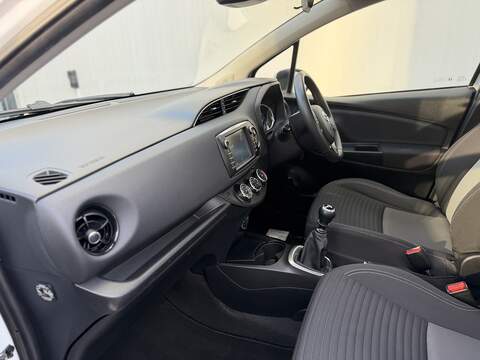Toyota Yaris 1.5 VVT-i Design Hatchback 5dr Petrol Manual Euro 6 (111 ps) - U392