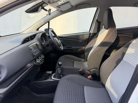 Toyota Yaris 1.5 VVT-i Design Hatchback 5dr Petrol Manual Euro 6 (111 ps) - U392