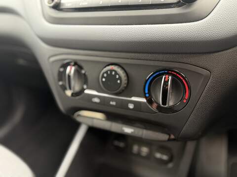 Hyundai i20 1.4 SE Hatchback 5dr Petrol Manual Euro 6 (100 ps) - U406