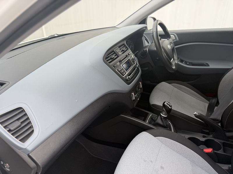 Hyundai i20 1.4 SE Hatchback 5dr Petrol Manual Euro 6 (100 ps) - U406