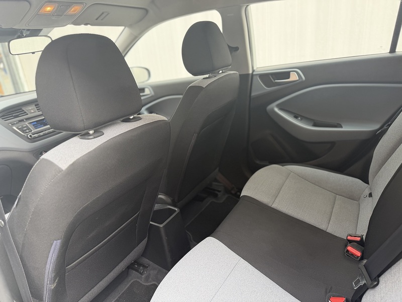 Hyundai i20 1.4 SE Hatchback 5dr Petrol Manual Euro 6 (100 ps) - U406