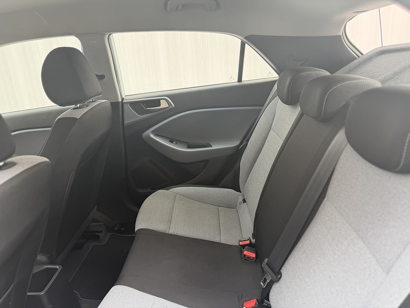 Hyundai i20 1.4 SE Hatchback 5dr Petrol Manual Euro 6 (100 ps) - U406