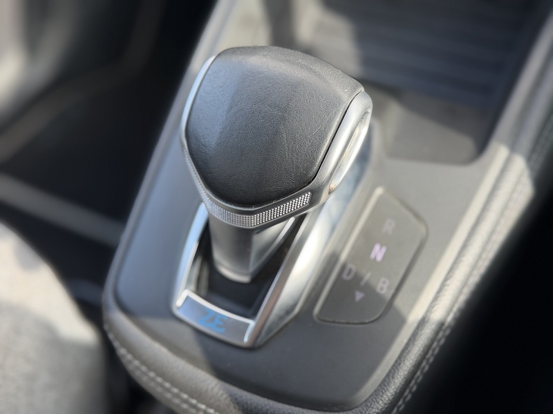 Renault Zoe R135 52kWh Iconic Hatchback 5dr Electric Auto (i) (134 bhp) - U410