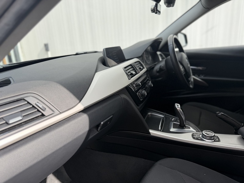 BMW 3 Series 2.0 320d SE Touring 5dr Diesel Auto Euro 6 (s/s) (190 ps) - U411