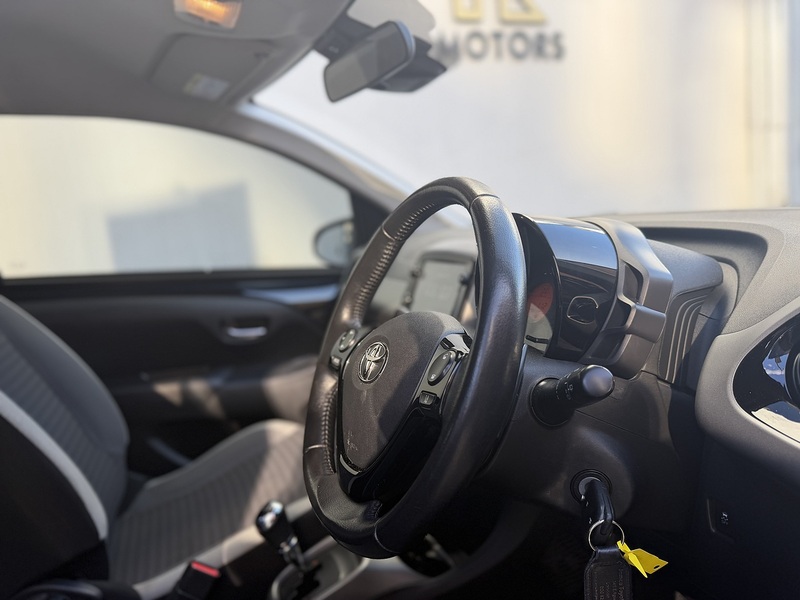 Toyota AYGO 1.0 VVT-i x-trend Hatchback 5dr Petrol x-shift Euro 6 (Safety Sense) (71 ps) - U424