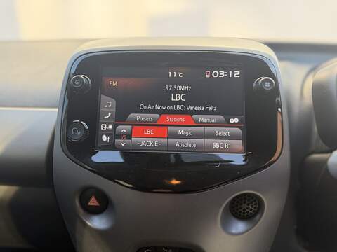 Toyota AYGO 1.0 VVT-i x-trend Hatchback 5dr Petrol x-shift Euro 6 (Safety Sense) (71 ps) - U424