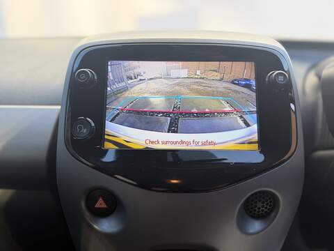 Toyota AYGO 1.0 VVT-i x-trend Hatchback 5dr Petrol x-shift Euro 6 (Safety Sense) (71 ps) - U424