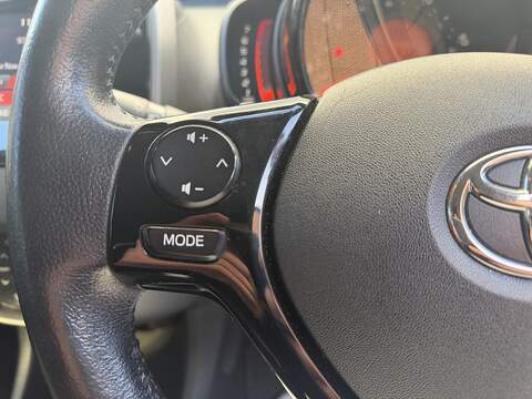 Toyota AYGO 1.0 VVT-i x-trend Hatchback 5dr Petrol x-shift Euro 6 (Safety Sense) (71 ps) - U424