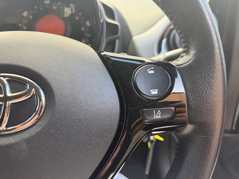 Toyota AYGO 1.0 VVT-i x-trend Hatchback 5dr Petrol x-shift Euro 6 (Safety Sense) (71 ps) - U424