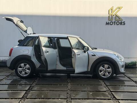 MINI Hatch 1.5 Cooper Classic Hatchback 5dr Petrol Steptronic Euro 6 (s/s) (136 ps) - U427