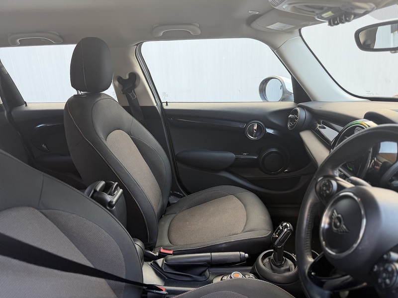 MINI Hatch 1.5 Cooper Classic Hatchback 5dr Petrol Steptronic Euro 6 (s/s) (136 ps) - U427